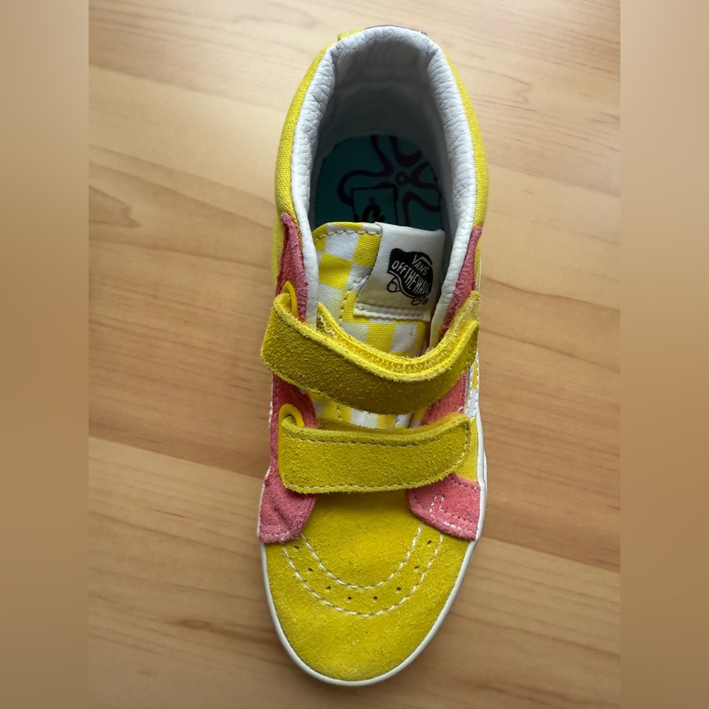 Nickelodeon SpongeBob Yellow and Pink Kids Sneakers - Picture 4 of 11
